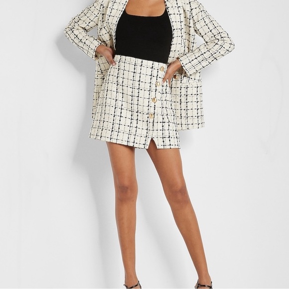Express Tweed Mini Skirt in Cream and Black with Gold Buttons in Size 12 - Picture 10 of 10